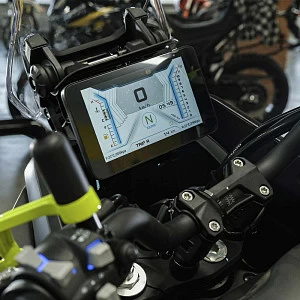 Мотоцикл QJ SVT 650 (черный/желтый) 2026г.